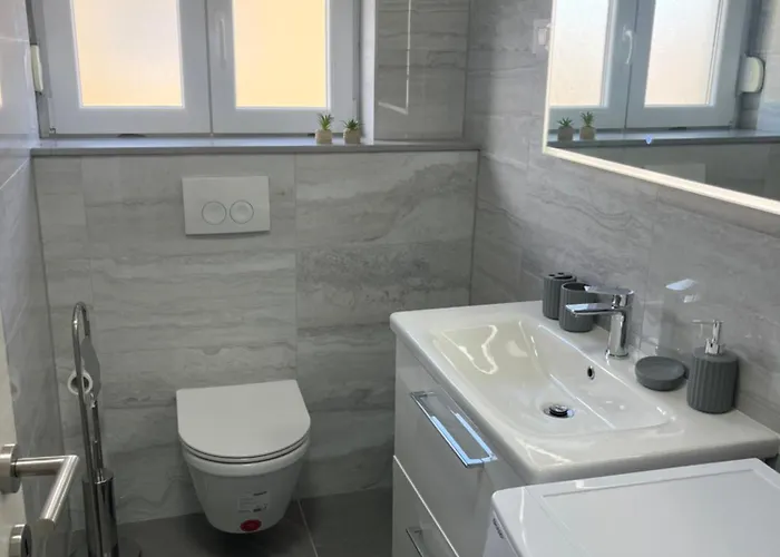 Moderne Residenz Mit Mehreren Balkonen * Biograd na Moru