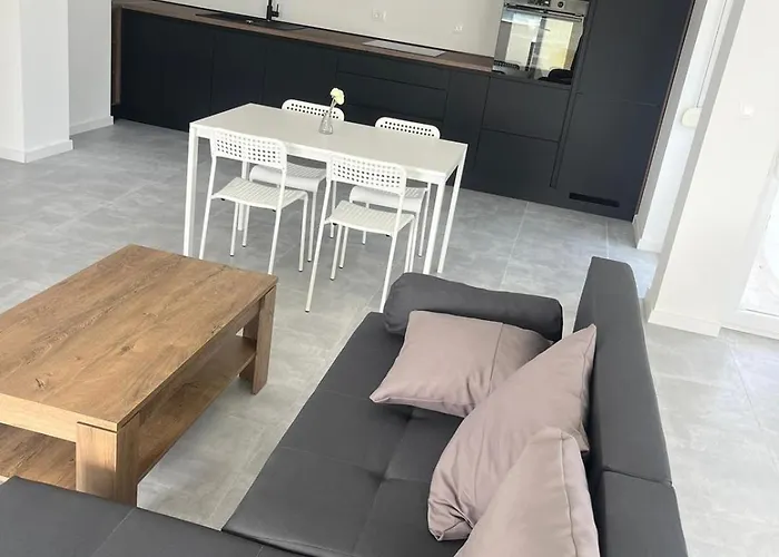 Moderne Residenz Mit Mehreren Balkonen Apartmán